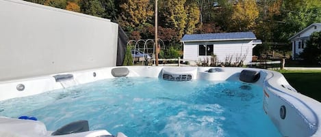 Bain à remous extérieur