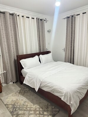 4 quartos, ferros/tábuas de passar roupa, Wi-Fi de cortesia