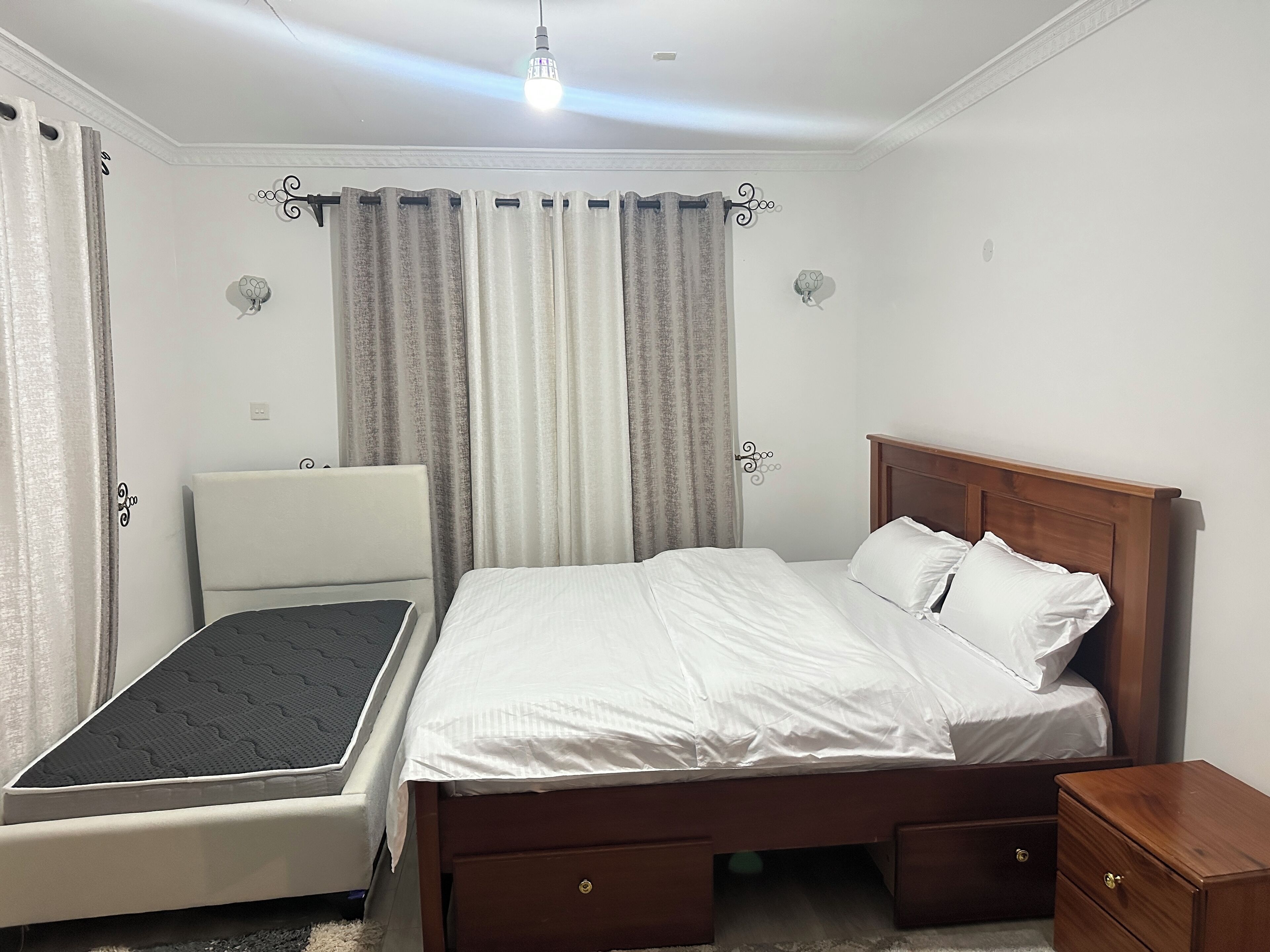 4 bedrooms, iron/ironing board, free WiFi, bed sheets