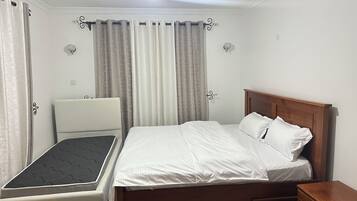 4 bedrooms, iron/ironing board, free WiFi, bed sheets