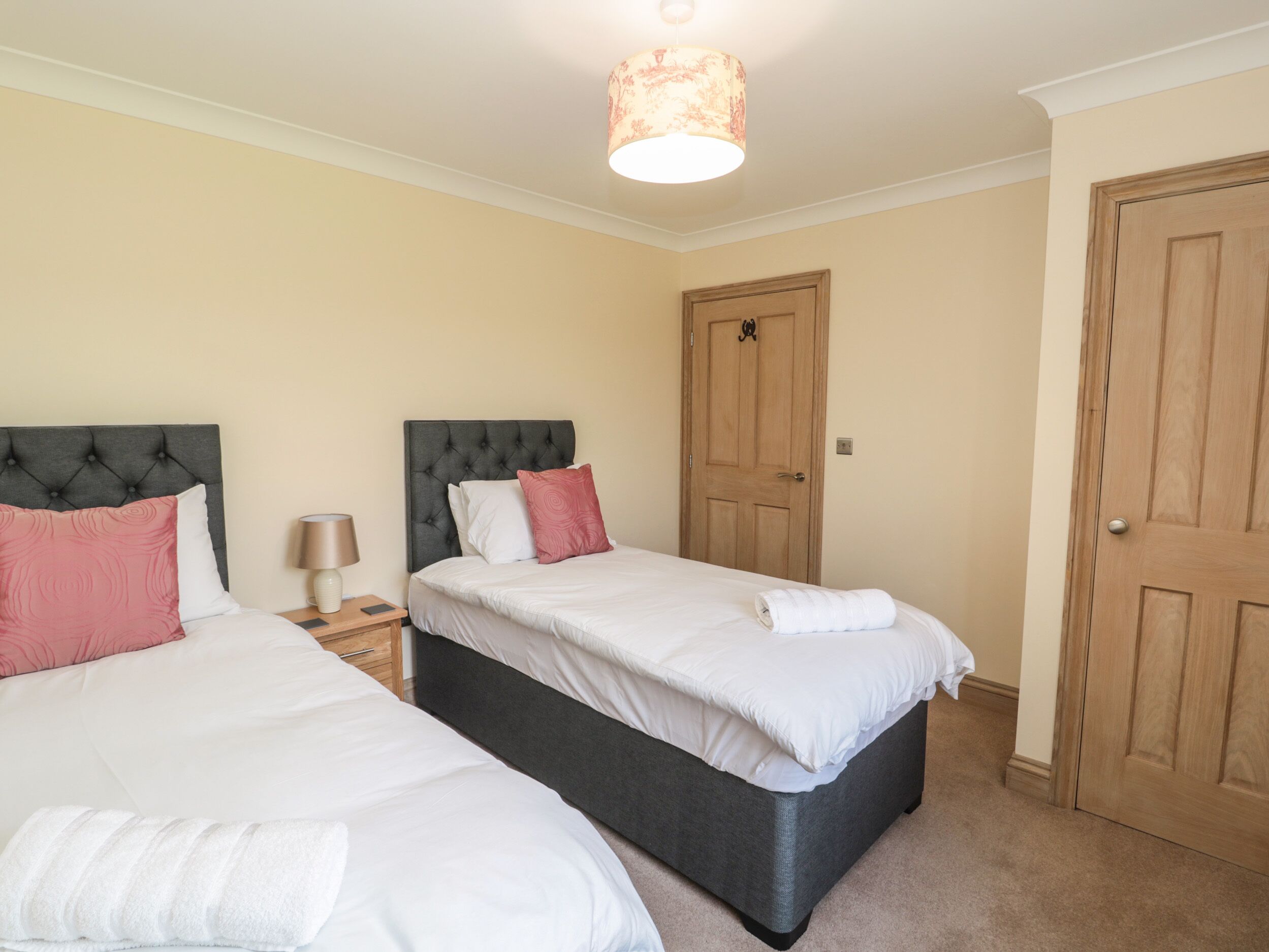 2 bedrooms, individually decorated, individually furnished, free WiFi