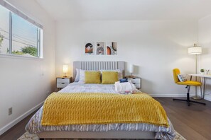 4 bedrooms, desk, iron/ironing board, free WiFi - Westwood Sanctuary Pool Home (Concord)