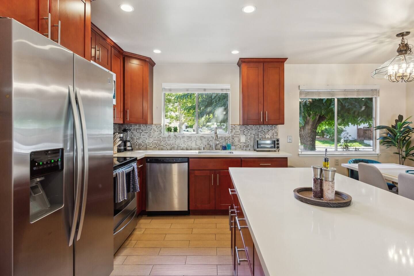 雪櫃、微波爐、焗爐、爐具