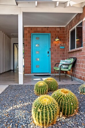 Exterior detail - Old Town Scottsdale Desert Oasis- FREE heated pool (Scottsdale)