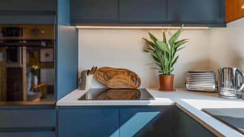 Fridge, dishwasher, electric kettle, toaster