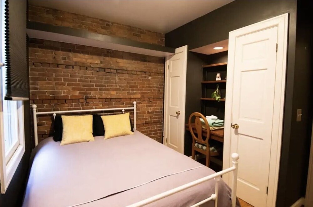 West Side Artistic Dream w SAUNA! Buffalo Vrbo