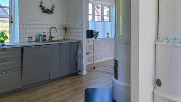 Fridge, stovetop, dishwasher, coffee/tea maker