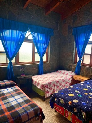 Habitación triple | Wifi gratis y ropa de cama 