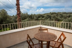Deluxe Room | Premium bedding, pillowtop beds, minibar, individually decorated - Alghero in Bicicletta (Alghero)