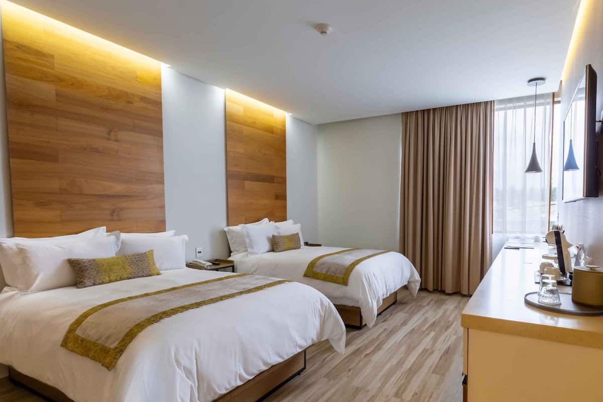 Standaard tweepersoonskamer, 2 tweepersoonsbedden | 1 slaapkamer, luxe beddengoed, donzen dekbedden, een kluis op de kamer