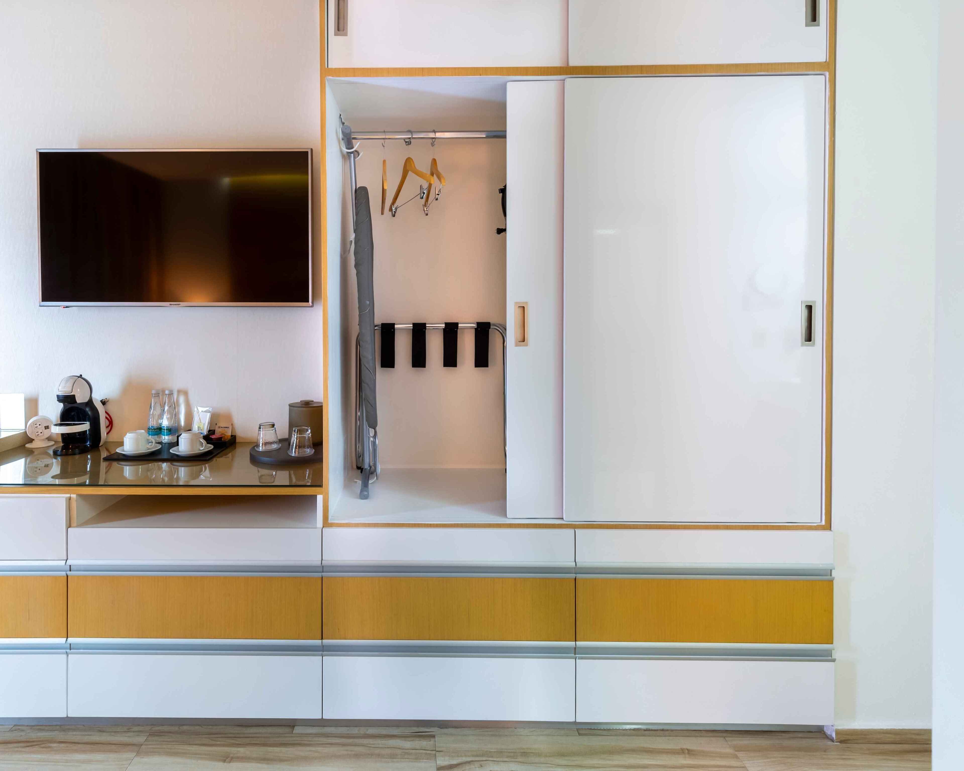 Habitación estándar, 1 cama King size | Guardarropa