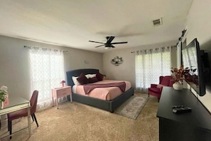 4 habitaciones, escritorio, tabla de planchar con plancha y wifi 