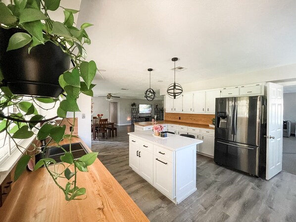 Interior - Chic Large Austin Home For Families & Groups - sleeps 9+ Game Room and on 1 acre (Manchaca)