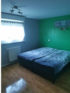 1 chambre, bureau, fer et planche à repasser, Wi-Fi gratuit