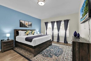 4 Schlafzimmer, Schreibtisch, Bügeleisen/Bügelbrett, Reisekinderbett