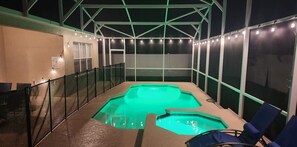 Pool - Gorgeous Family Home w/   Spa, BBQ, Game Room (Davenport)