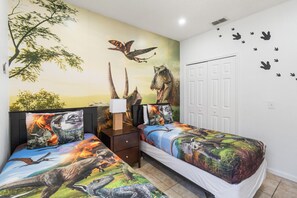 5 bedrooms, iron/ironing board, free WiFi, bed sheets - 5/3 Pool home located in Sunset Ridge Community! (Davenport)