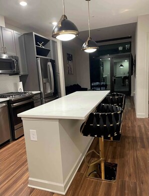 Fridge, microwave, oven, stovetop - Luxury 1 Bedroom 1 Bath In Buckhead High Rise.
(Atlanta)