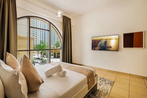 4 slaapkamers, een bureau, een strijkplank/strijkijzer, wifi