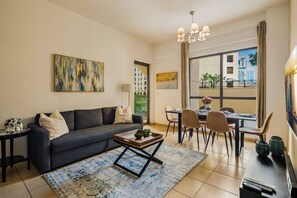 TV, offices - JBR-4 BR-Walking Distance to Beach & tram station (Dubai)