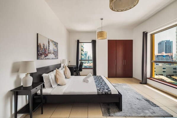 2 bedrooms, desk, iron/ironing board, WiFi