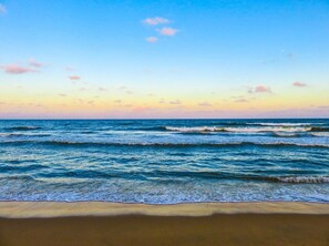 On the beach - Island Reef 304 by Distinctive Beach Rentals (Fort Myers Beach)
