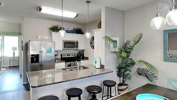 Studio (3 Bedrooms) | Property amenity