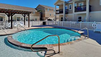 Studio (3 Bedrooms) | Property amenity