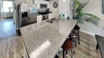 Studio (3 Bedrooms) | Property amenity