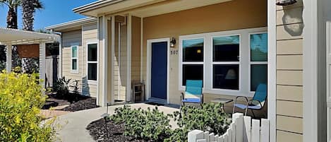 House (3 Bedrooms) | Exterior