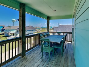 Ferienhaus, Mehrere Betten, Balkon, Meerblick | Speisen im Freien