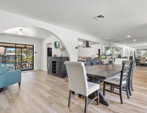 Ferienhaus, Mehrere Betten, Poolzugang, Poolblick | Speisen