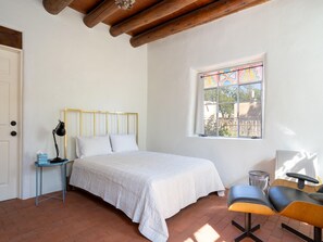 1 bedroom, individually decorated, individually furnished, free WiFi