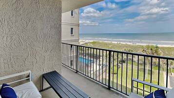 Condo (2 Bedrooms) | Divers