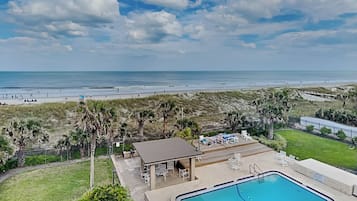 Condo (2 Bedrooms) | Front of property