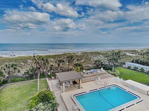 Beachcomber 403 by Distinctive Beach Rentals