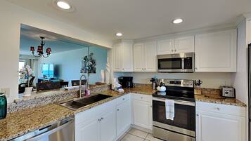 Condo, Multiple Beds, Pool Access, Ocean View | Private kitchen | Fridge, microwave, oven, stovetop