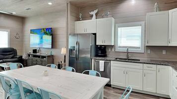 Studio (3 Bedrooms) | Property amenity