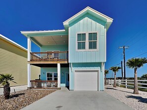 Studio (3 Bedrooms) | Front of property - All Decked Out by Miss Kitty’s (Rockport)