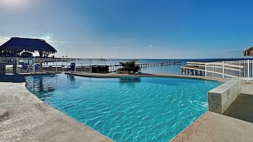 Studio (3 Bedrooms) | Property amenity