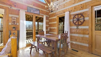 Studio (1 Bedroom) | Property amenity