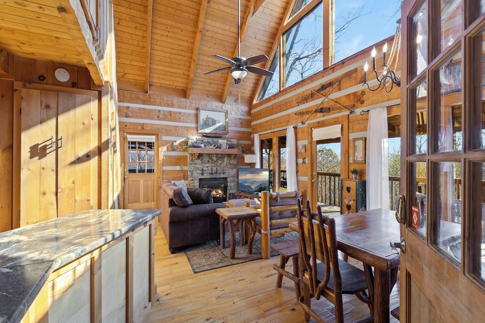 Little Bear Lookout by Jackson Mountain Rentals