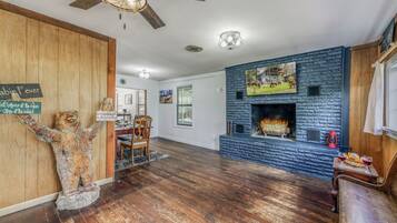 Studio (2 Bedrooms) | Property amenity
