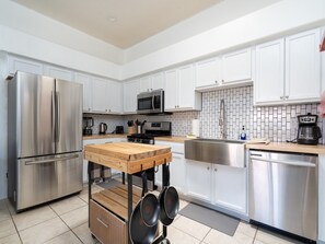 House, Multiple Beds, Patio, Garden View | Private kitchen | Fridge, microwave, oven, stovetop - Casa Vuelta (Santa Fe)