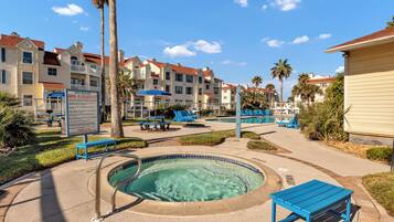 Condo (2 Bedrooms) | Property amenity