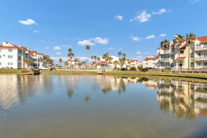 Condo (2 Bedrooms) | Property amenity