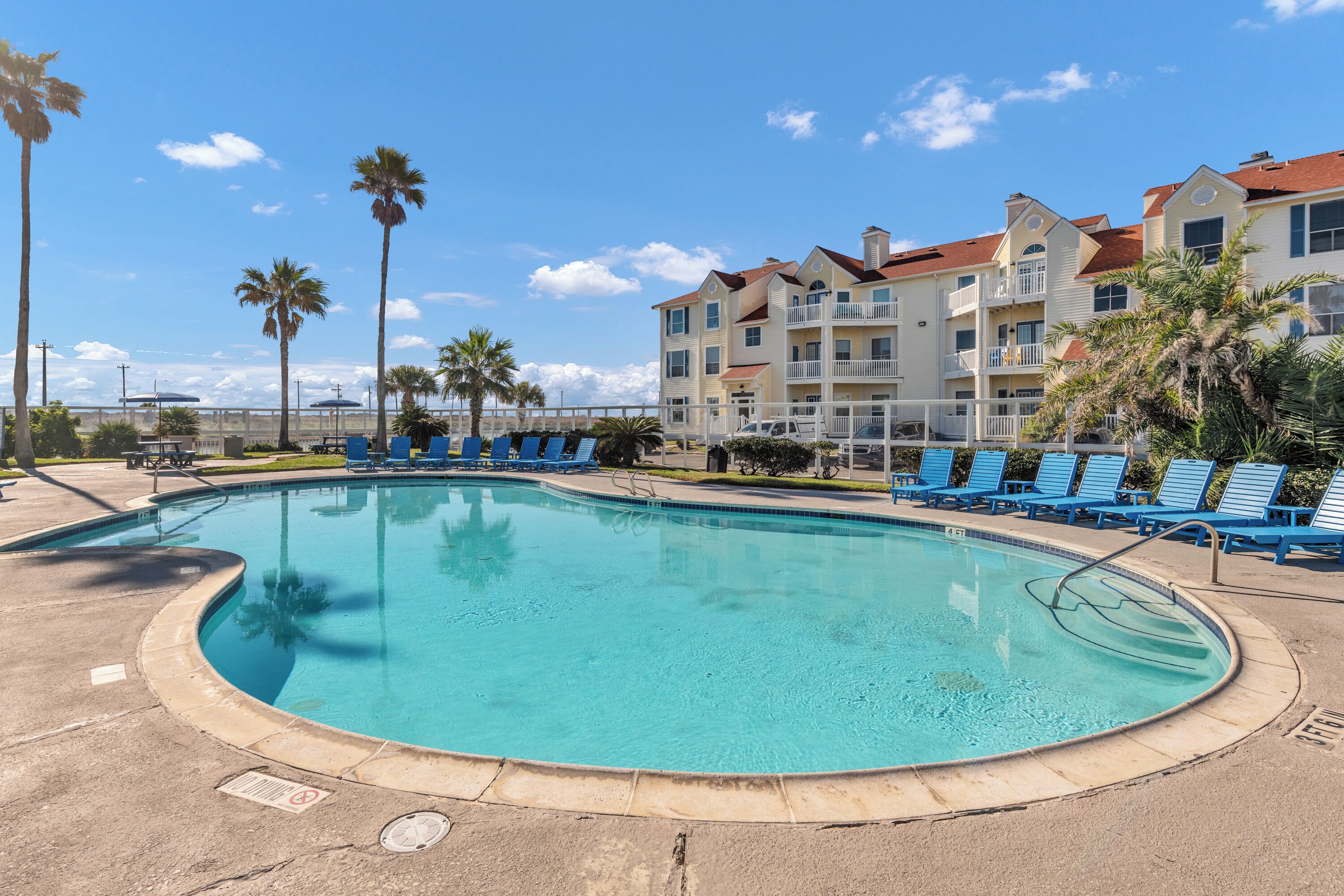 Condo (2 Bedrooms) | Property amenity