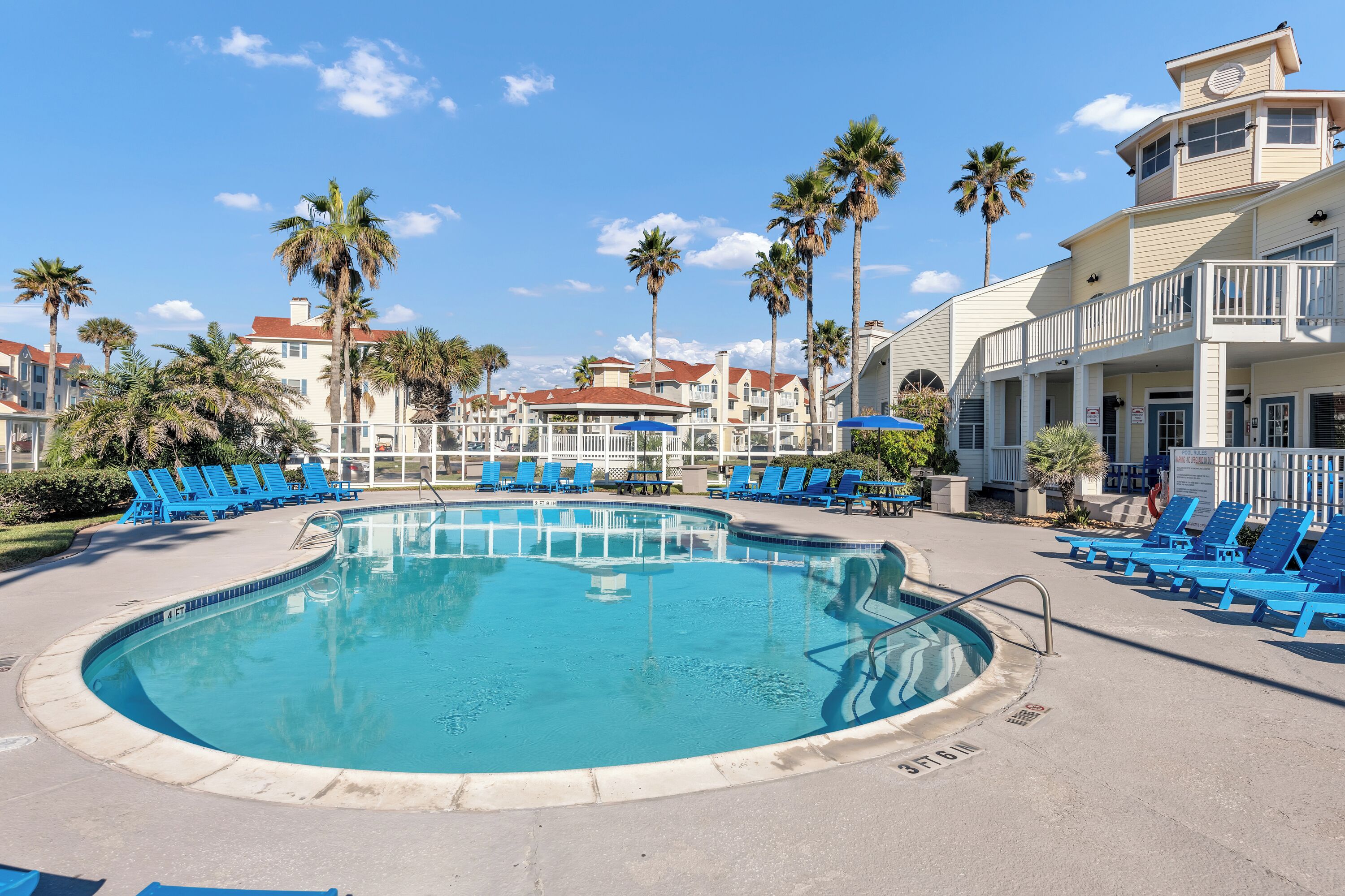 Condo (2 Bedrooms) | Property amenity