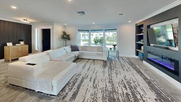 House (3 Bedrooms) | Property amenity