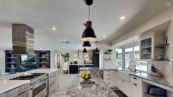 House (3 Bedrooms) | Property amenity